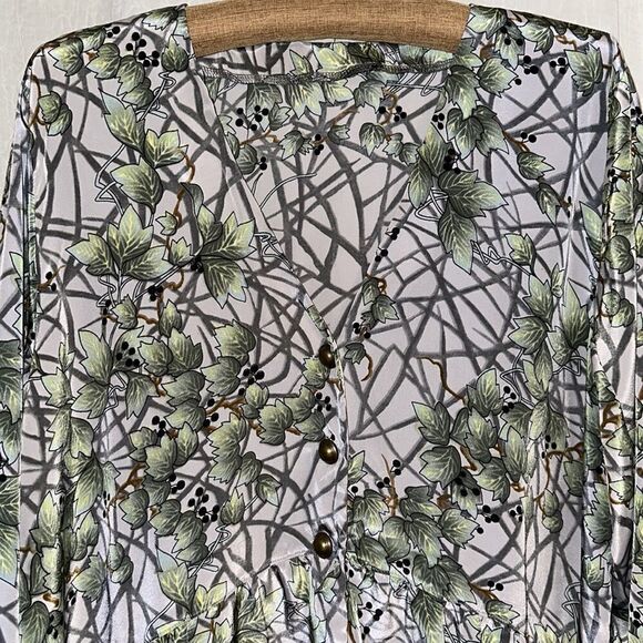 Gray Green 14 Vines and Branches Berry Print V Neck Peplum Long Sleeve Tunic - Picture 3 of 10